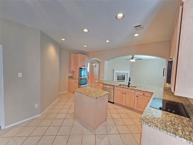 625 Manchester Drive, Mansfield, TX 76063