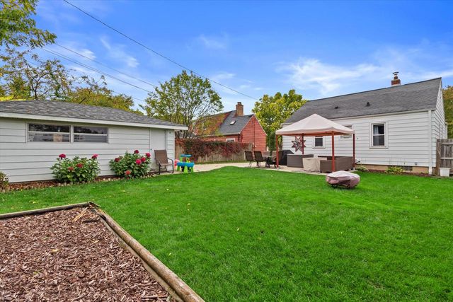2418 S 77th STREET, West Allis, WI 53219
