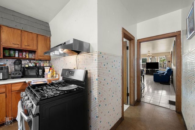2136 W 23rd Street, Chicago, IL 60608