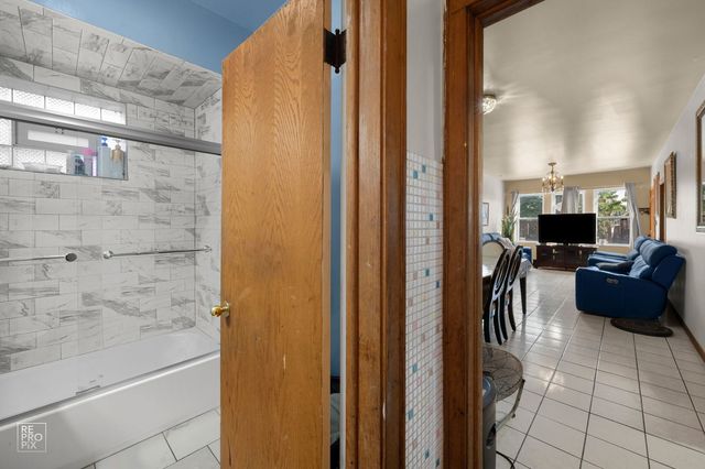 2136 W 23rd Street, Chicago, IL 60608