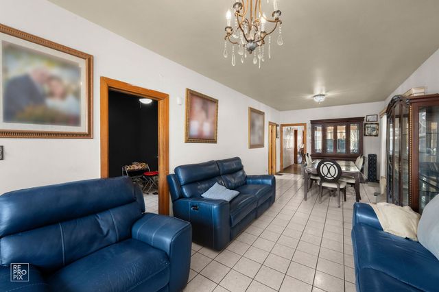 2136 W 23rd Street, Chicago, IL 60608