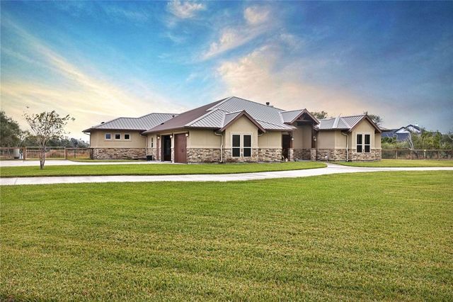 218 Coastal Wildwood Dr, Rockport, TX 78382