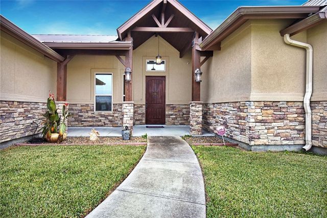 218 Coastal Wildwood Dr, Rockport, TX 78382