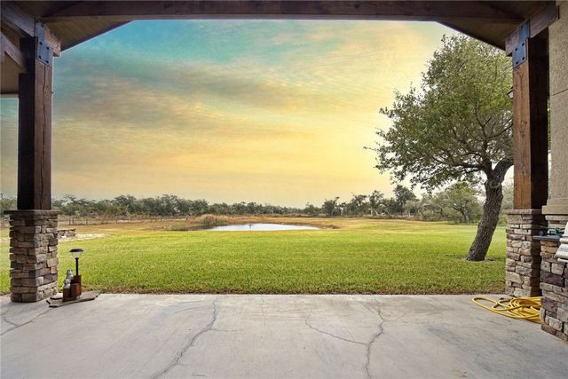 218 Coastal Wildwood Dr, Rockport, TX 78382