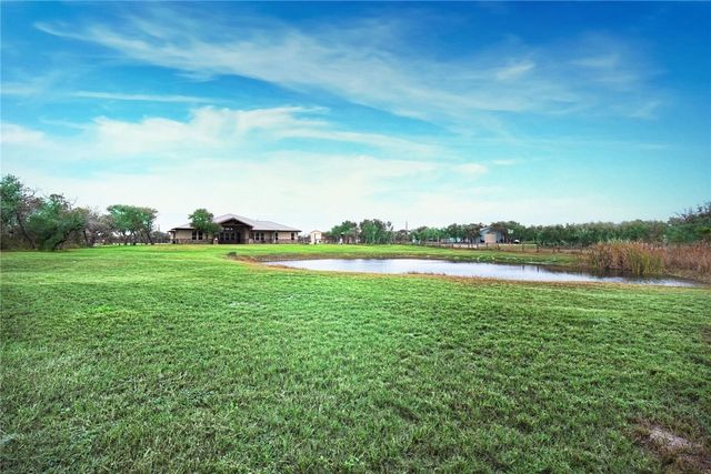 218 Coastal Wildwood Dr, Rockport, TX 78382