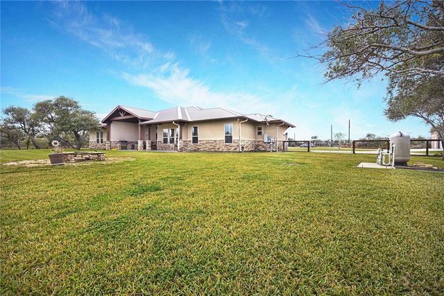 218 Coastal Wildwood Dr, Rockport, TX 78382