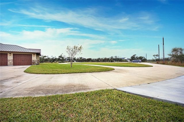 218 Coastal Wildwood Dr, Rockport, TX 78382
