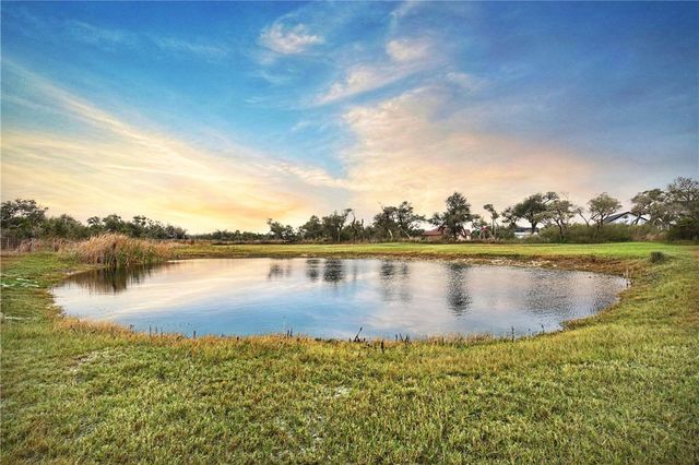 218 Coastal Wildwood Dr, Rockport, TX 78382