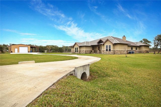 218 Coastal Wildwood Dr, Rockport, TX 78382