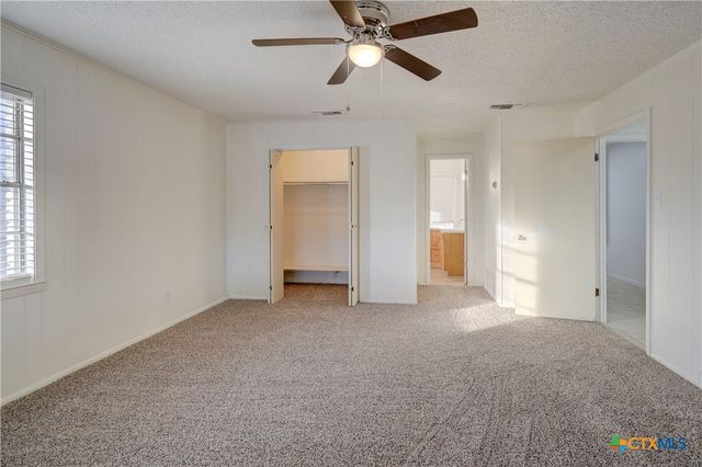 1513 W Main Street, Little River Academy, TX 76554