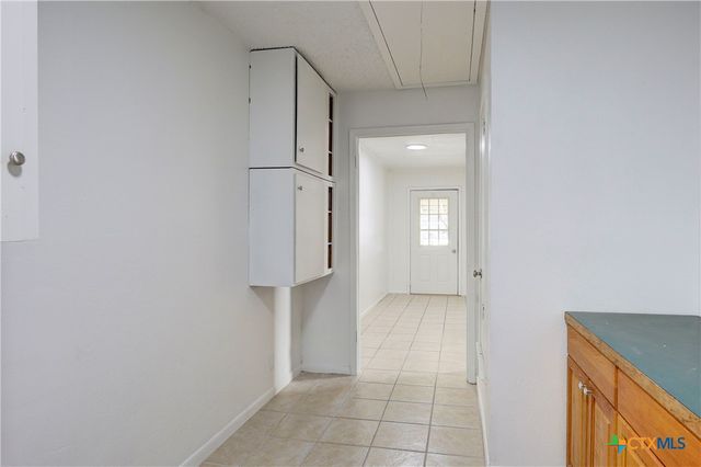 1513 W Main Street, Little River Academy, TX 76554