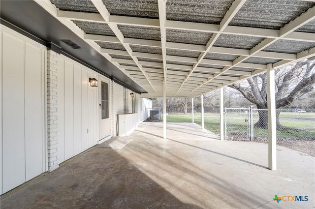 1513 W Main Street, Little River Academy, TX 76554