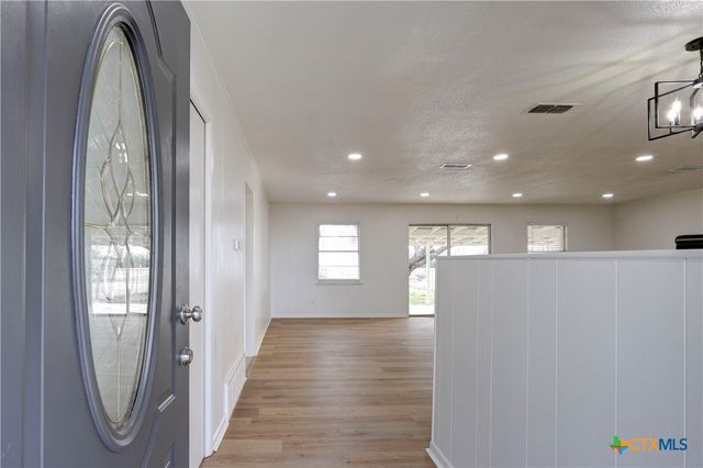 1513 W Main Street, Little River Academy, TX 76554