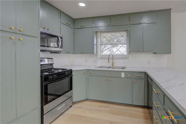 1513 W Main Street, Little River Academy, TX 76554