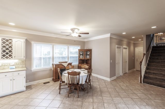 135 N Country Club Dr, Hendersonville, TN 37075