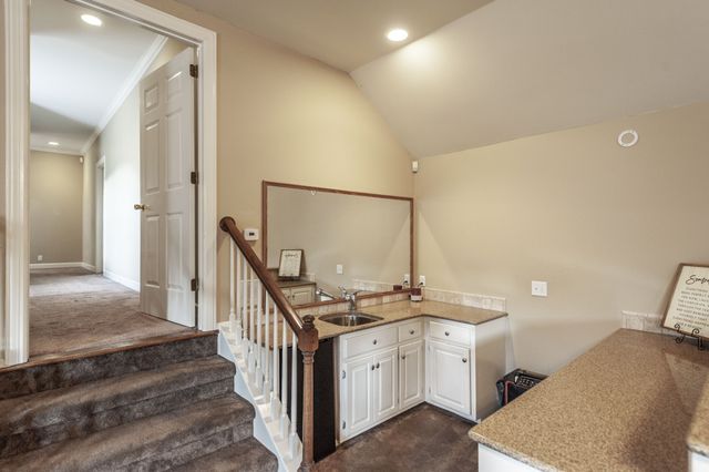 135 N Country Club Dr, Hendersonville, TN 37075
