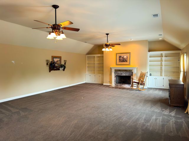 135 N Country Club Dr, Hendersonville, TN 37075
