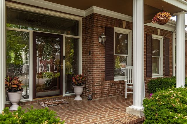 135 N Country Club Dr, Hendersonville, TN 37075
