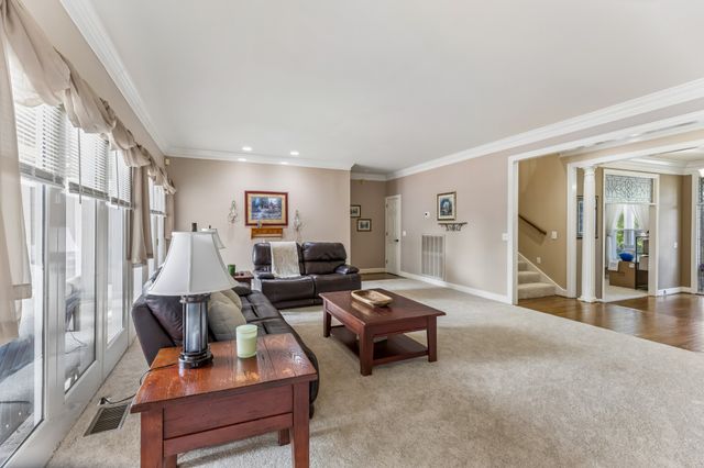 135 N Country Club Dr, Hendersonville, TN 37075