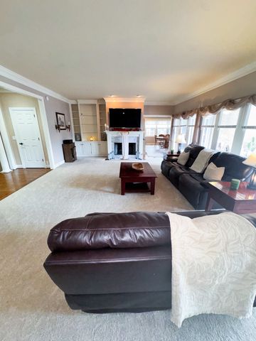 135 N Country Club Dr, Hendersonville, TN 37075