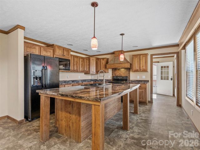 695 Johnson Farm Road, Canton, NC 28716