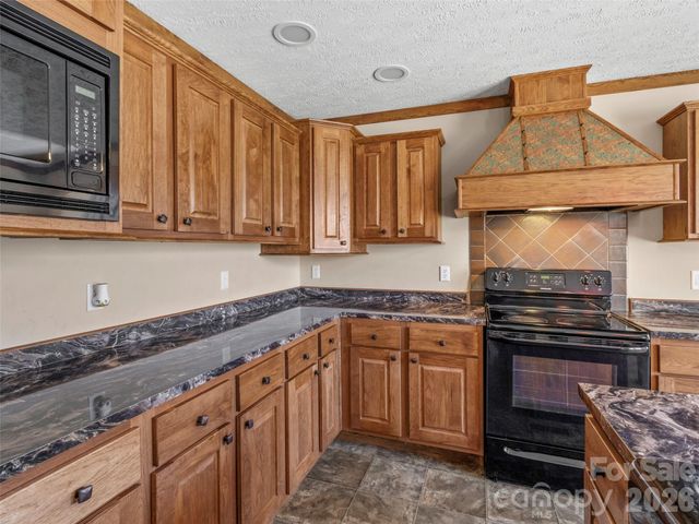 695 Johnson Farm Road, Canton, NC 28716