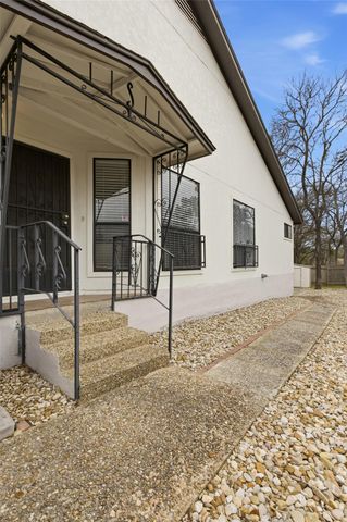 8142 Ceberry DR B, Austin, TX 78759