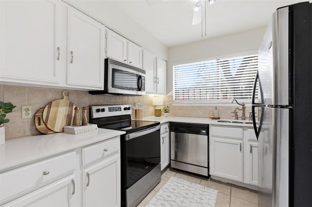 8142 Ceberry DR B, Austin, TX 78759