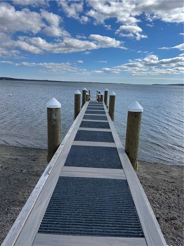 395 Park Avenue, Portsmouth, RI 02871