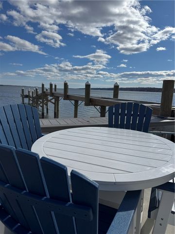 395 Park Avenue, Portsmouth, RI 02871