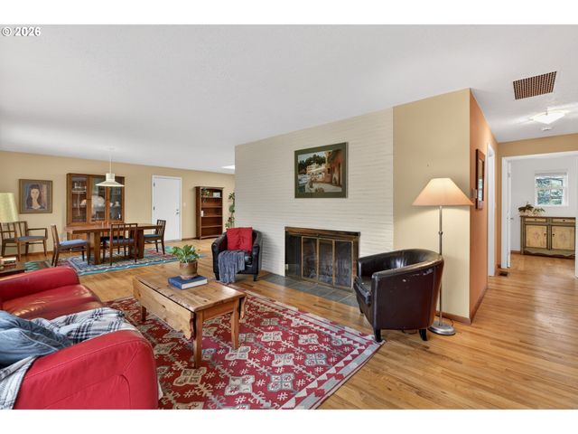 4103 Sw LEE St, Portland, OR 97221