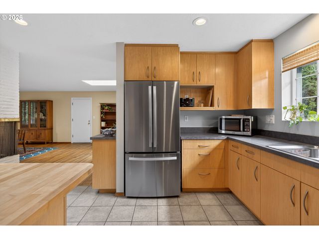 4103 Sw LEE St, Portland, OR 97221