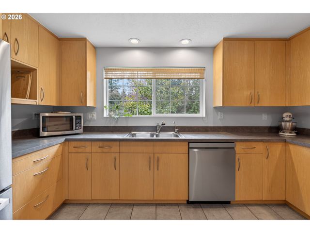 4103 Sw LEE St, Portland, OR 97221