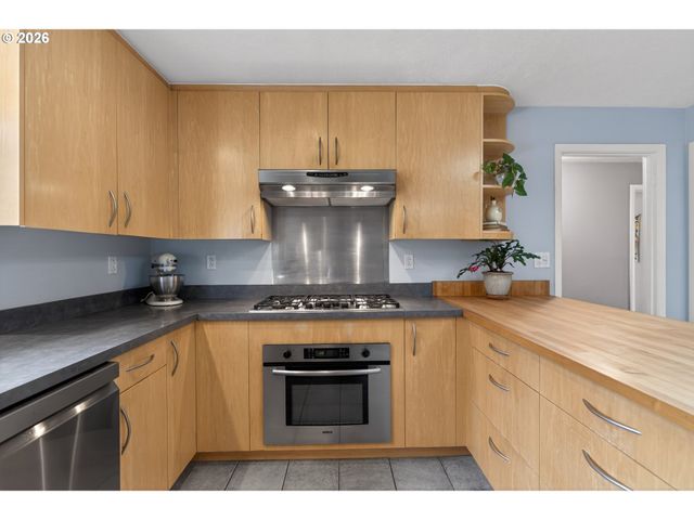 4103 Sw LEE St, Portland, OR 97221