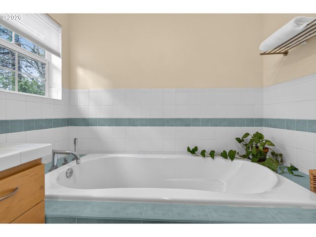 4103 Sw LEE St, Portland, OR 97221