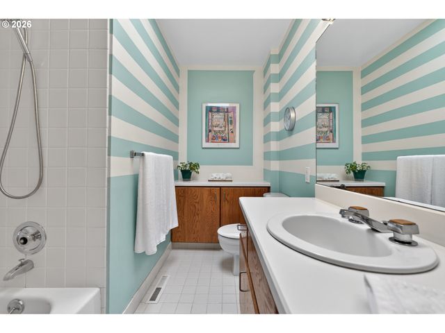 4103 Sw LEE St, Portland, OR 97221