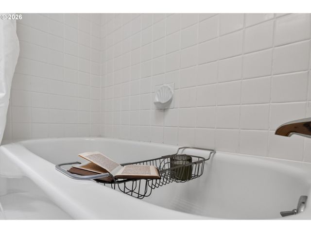 4103 Sw LEE St, Portland, OR 97221