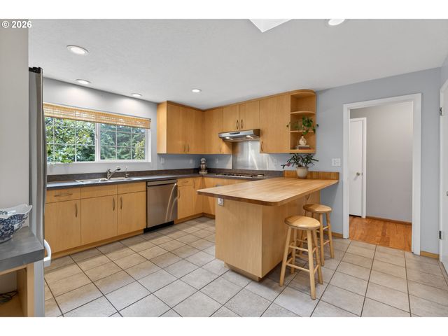 4103 Sw LEE St, Portland, OR 97221