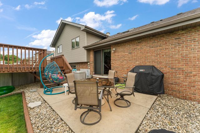 65 Beiriger Drive, Dyer, IN 46311