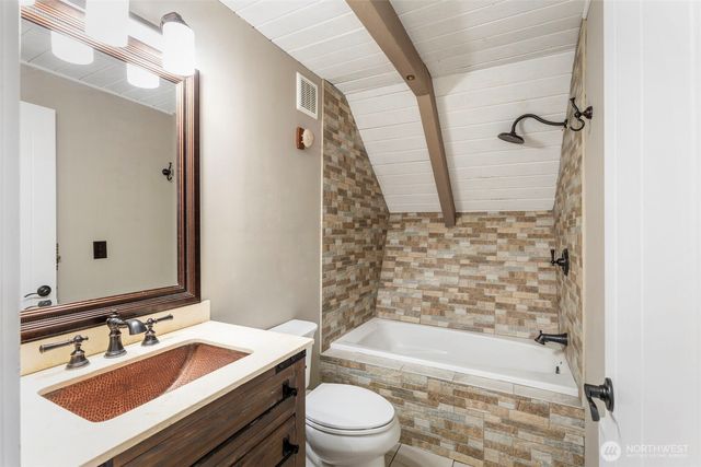 12995 Lake Shore Drive NW, Poulsbo, WA 98370