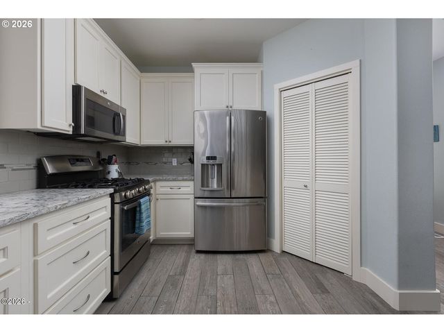 6315 Sw ARBOR Dr, South Beach, OR 97366