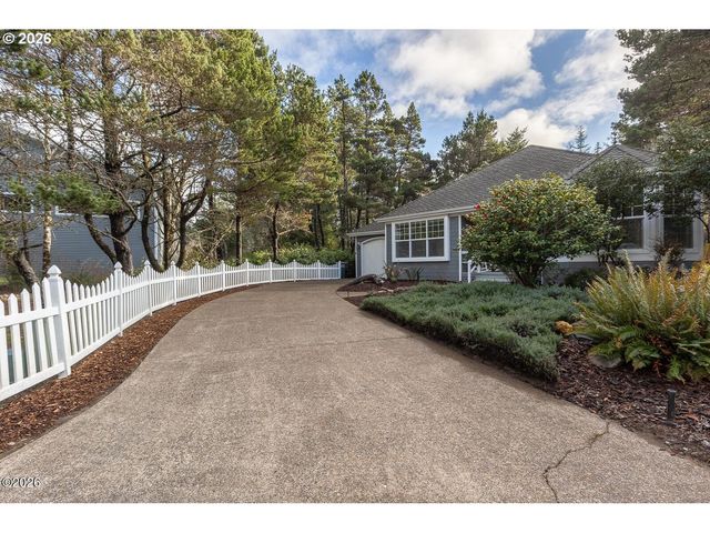 6315 Sw ARBOR Dr, South Beach, OR 97366