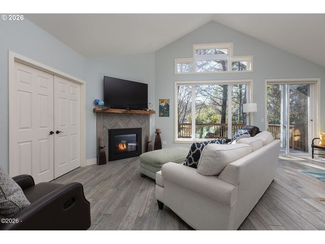 6315 Sw ARBOR Dr, South Beach, OR 97366