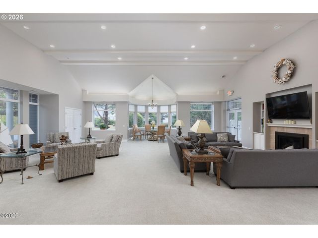 6315 Sw ARBOR Dr, South Beach, OR 97366