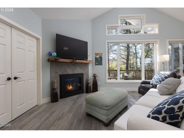 6315 Sw ARBOR Dr, South Beach, OR 97366