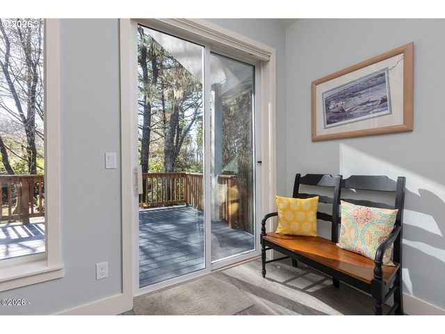 6315 Sw ARBOR Dr, South Beach, OR 97366