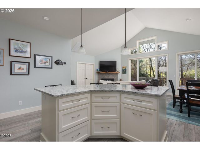 6315 Sw ARBOR Dr, South Beach, OR 97366