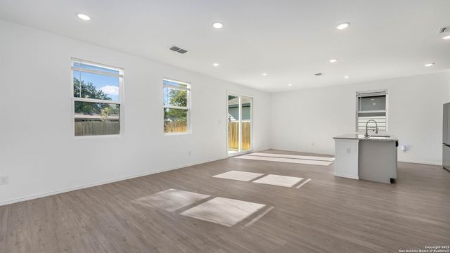 4422 Chandler Rd Apt 8, San Antonio, TX 78222