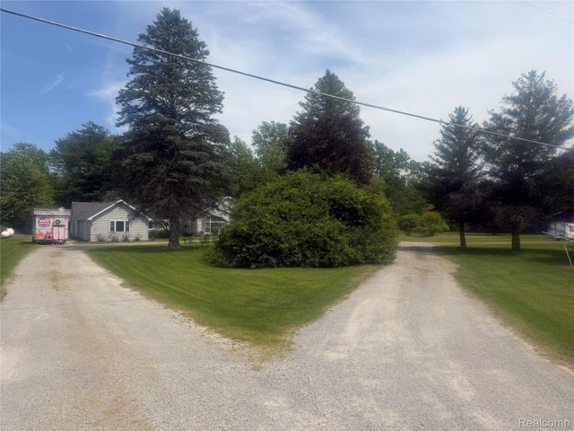 5716 Falkenbury Road, Deerfield Township, MI 48461