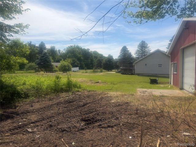 5716 Falkenbury Road, Deerfield Township, MI 48461